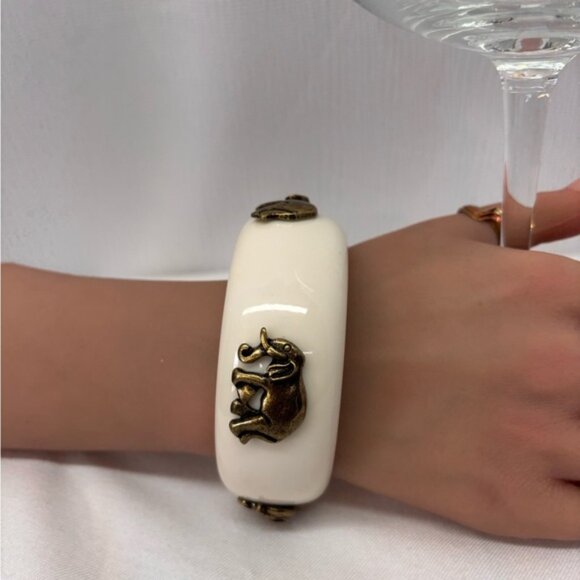 Porcelaine Cuff Bracelet with 5 Brass Elephant Details - Picture 2 of 9